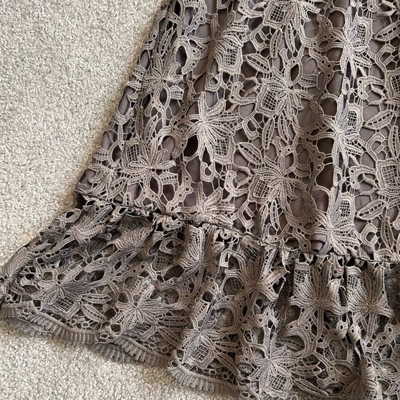 - J.O.A. Keyhole Lace Tiered Dress in Gray with Ruffled Sleeves SMALL   - W562 - Picture 12 of 15